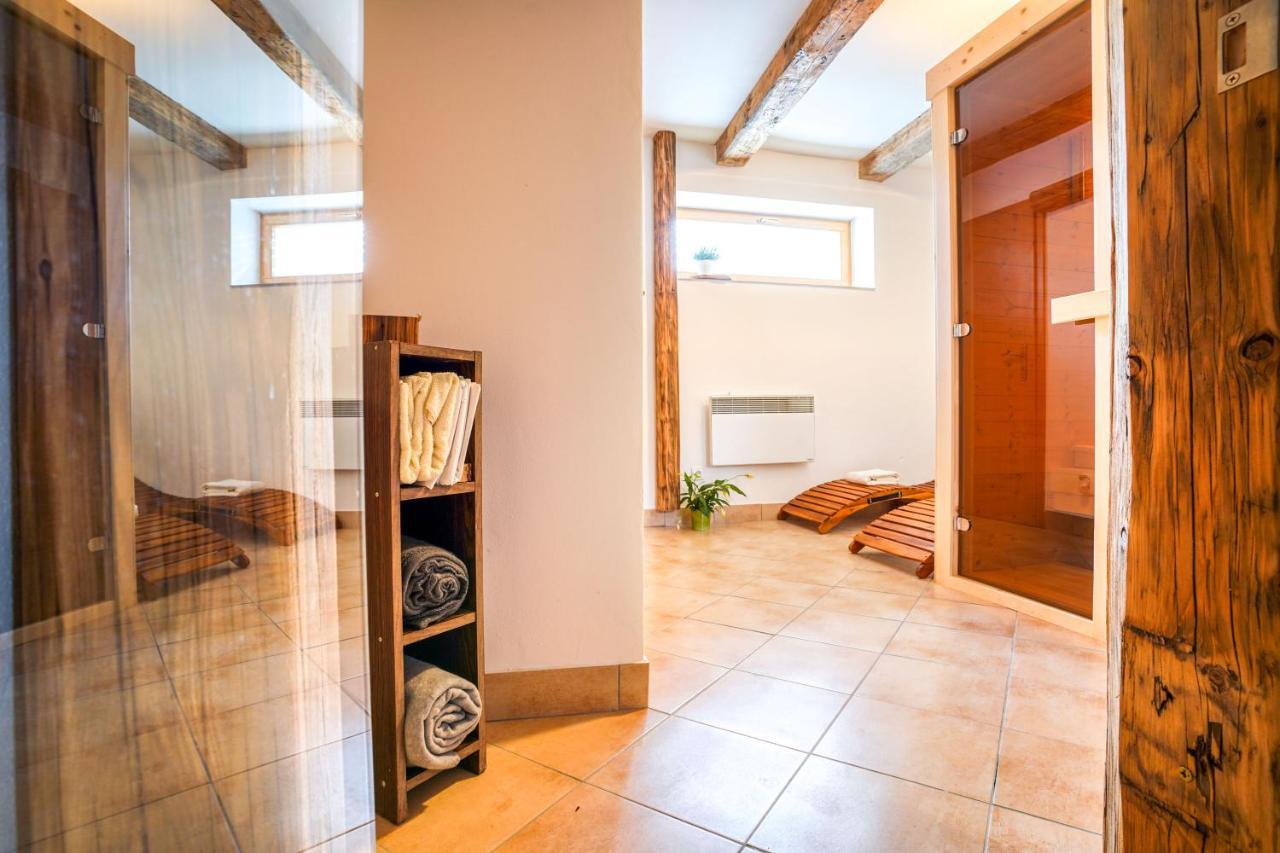 Cakyho Kuria - Mezonetovy Apartman S Krbom A Saunami Smizany Exterior photo
