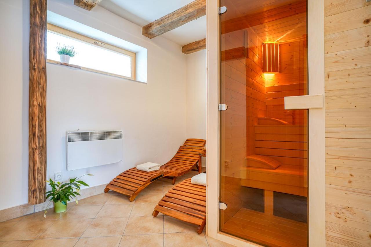 Cakyho Kuria - Mezonetovy Apartman S Krbom A Saunami Smizany Exterior photo