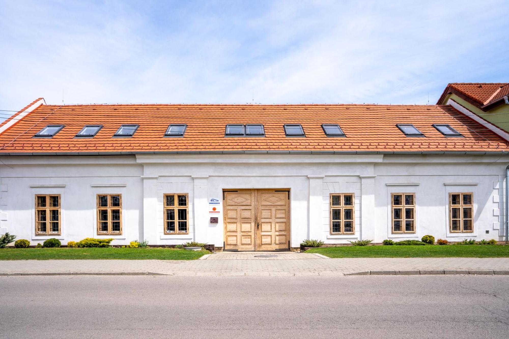 Cakyho Kuria - Mezonetovy Apartman S Krbom A Saunami Smizany Exterior photo
